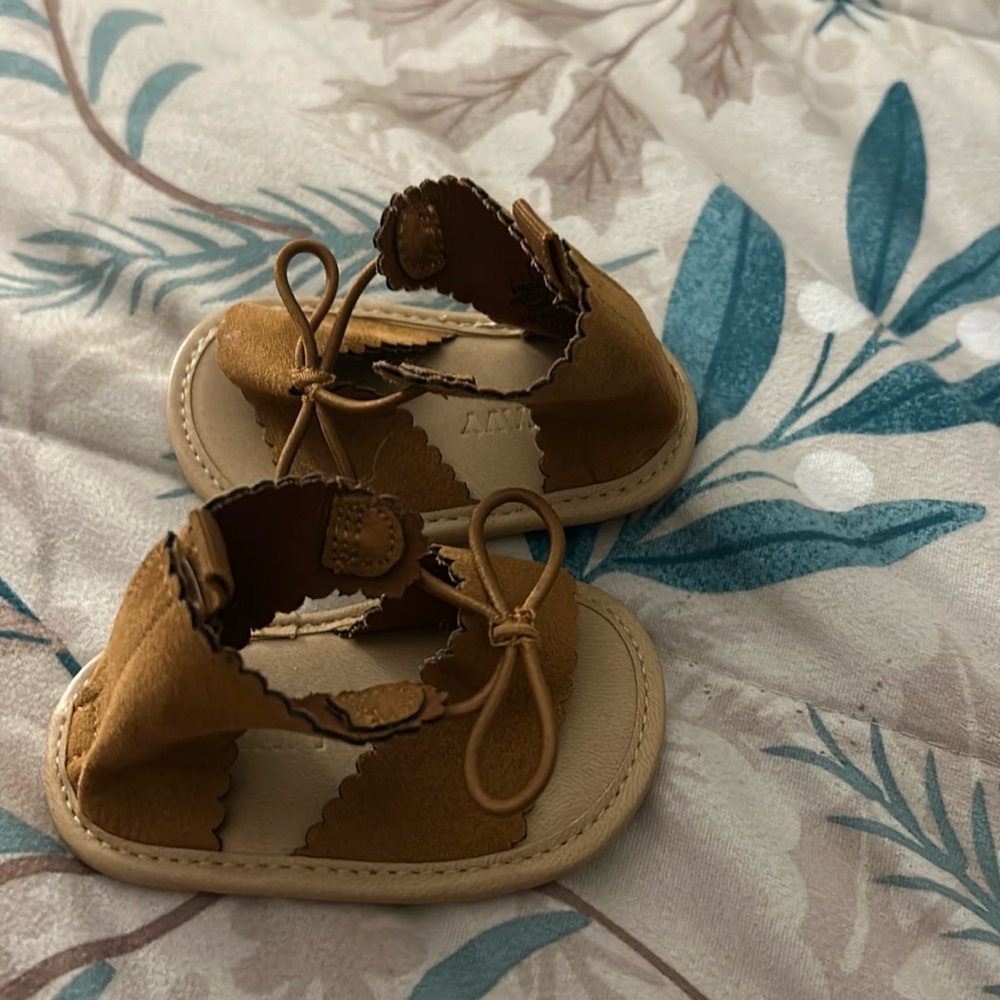 Old navy brown size 2 newborn sandal